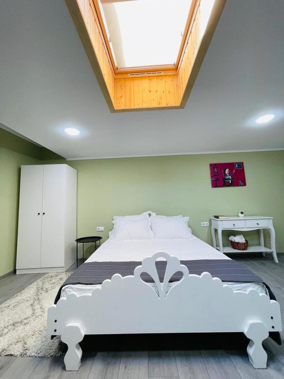 Art Tabidze Apartment *